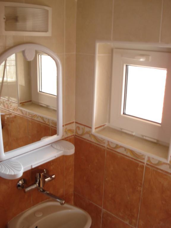 Hotel Moni 85 Family House Sozopol Habitación foto