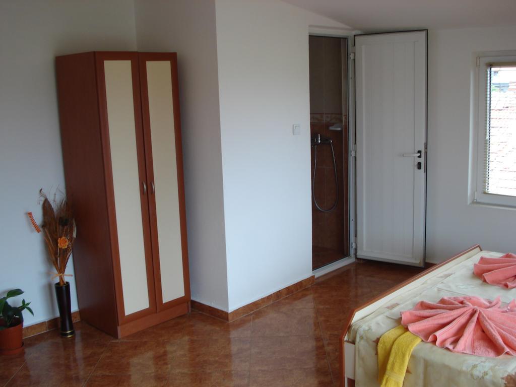 Hotel Moni 85 Family House Sozopol Habitación foto